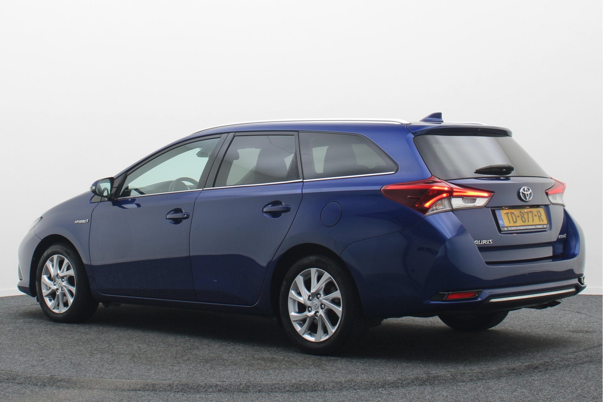 Toyota Auris Touring Sports 1.8 Hybrid Dynamic Panoramadak,, 136 pk, Gebruikt, Blauw, Alcantara