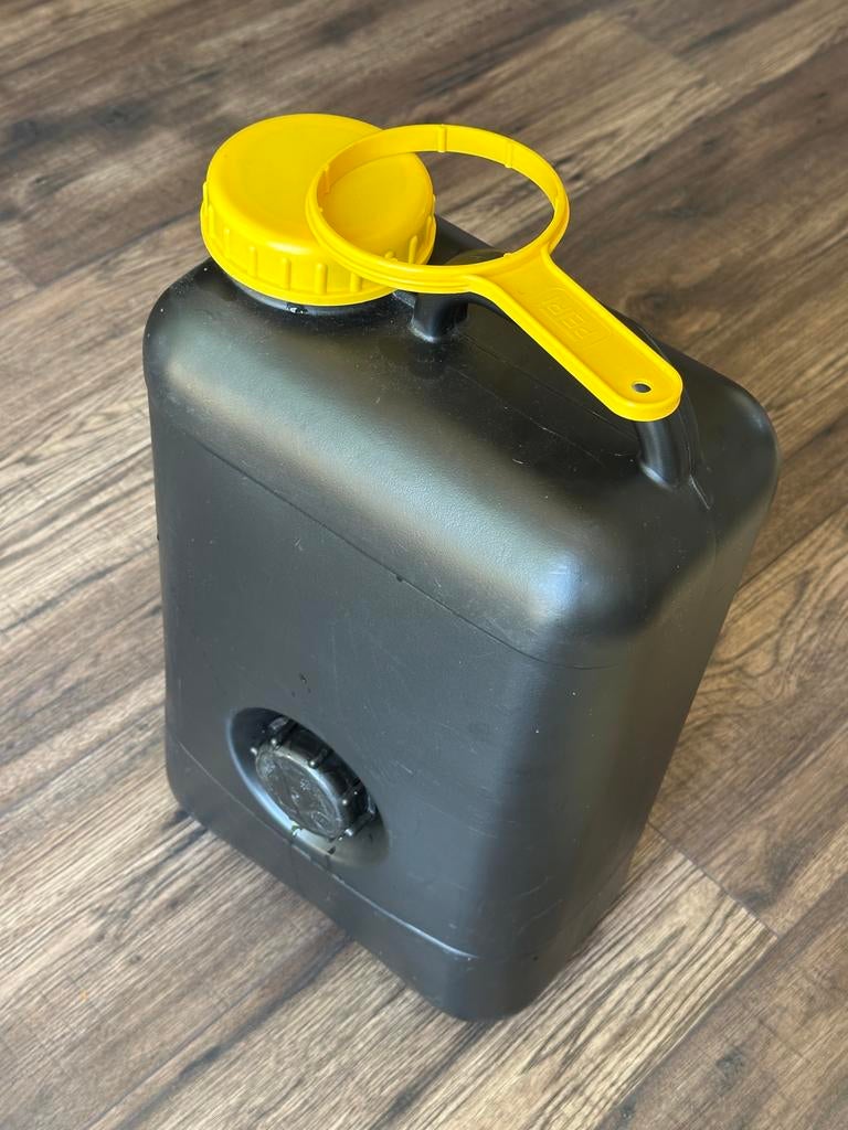 Zwarte jerrycan met 2 doppen - 19 liter, Ophalen, Zo goed als nieuw