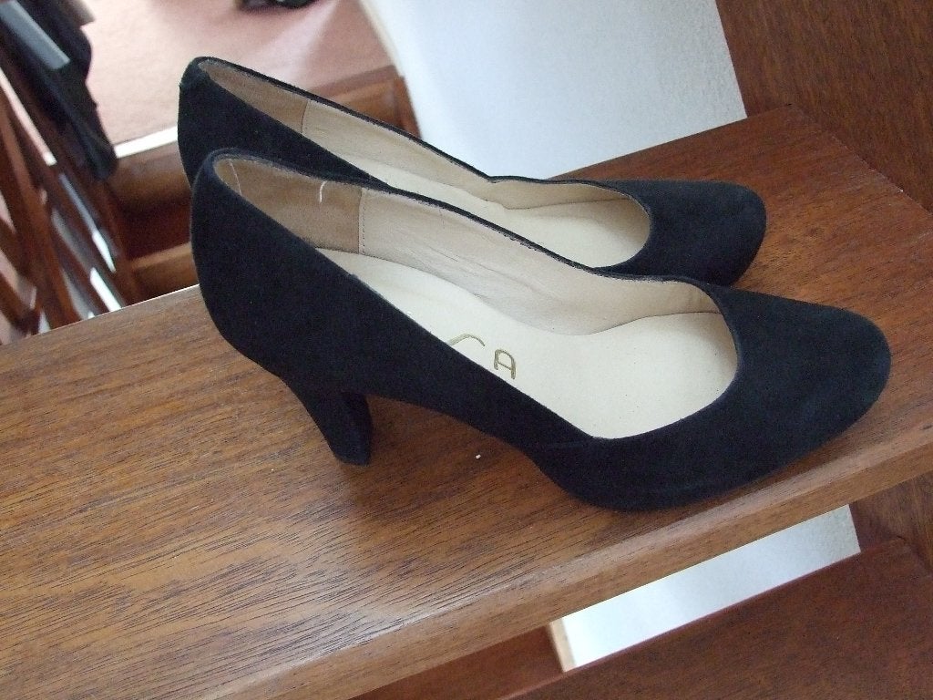 Unisa zgan zwarte suede pumps maat 37, Pumps, Zwart, Ophalen of Verzenden, Zo goed als nieuw