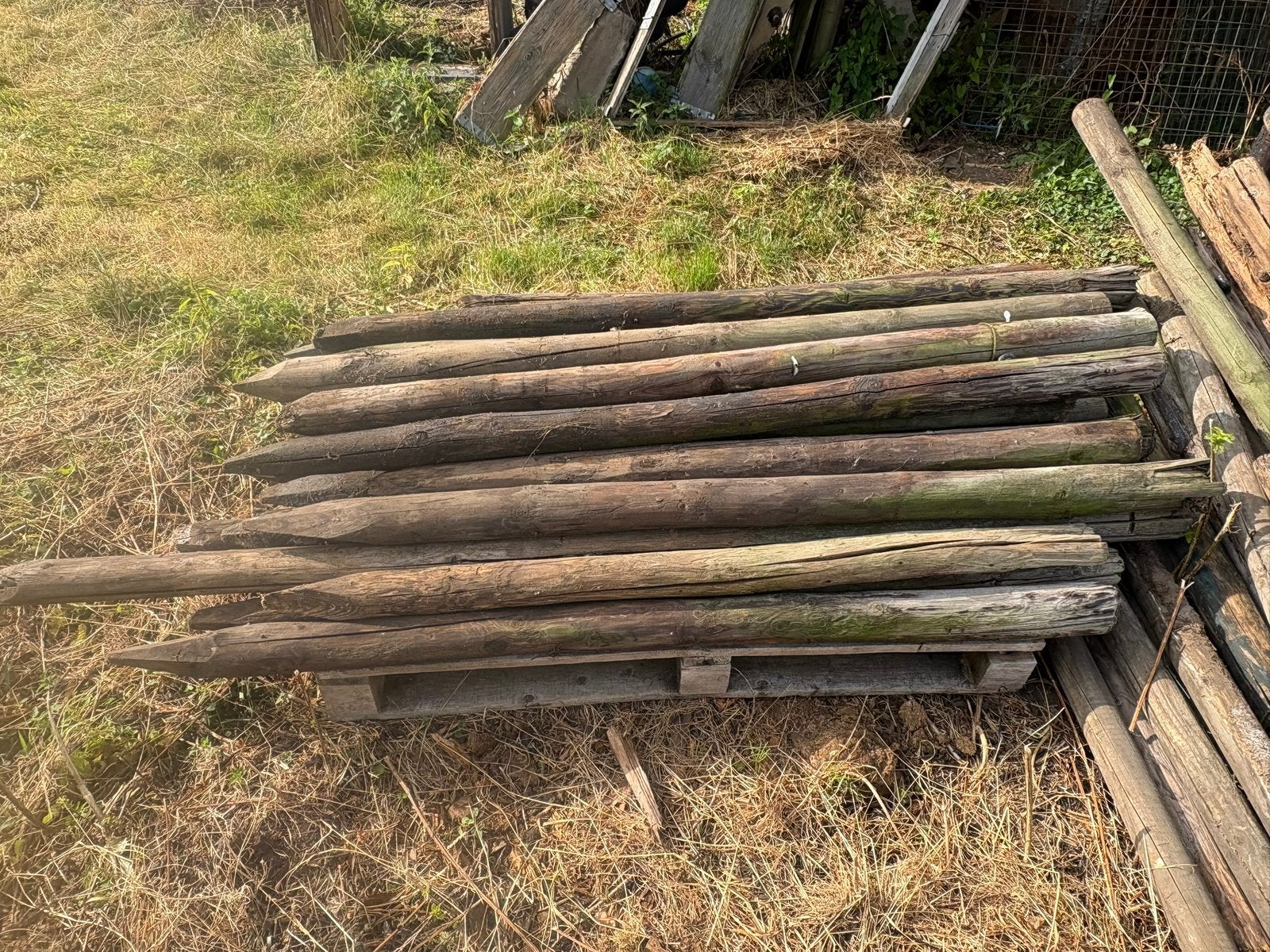 Weipalen 7,50 hele pallet (zie foto), Tuin en Terras, Palen, Balken en Planken, Ophalen, Gebruikt, Minder dan 180 cm, Palen