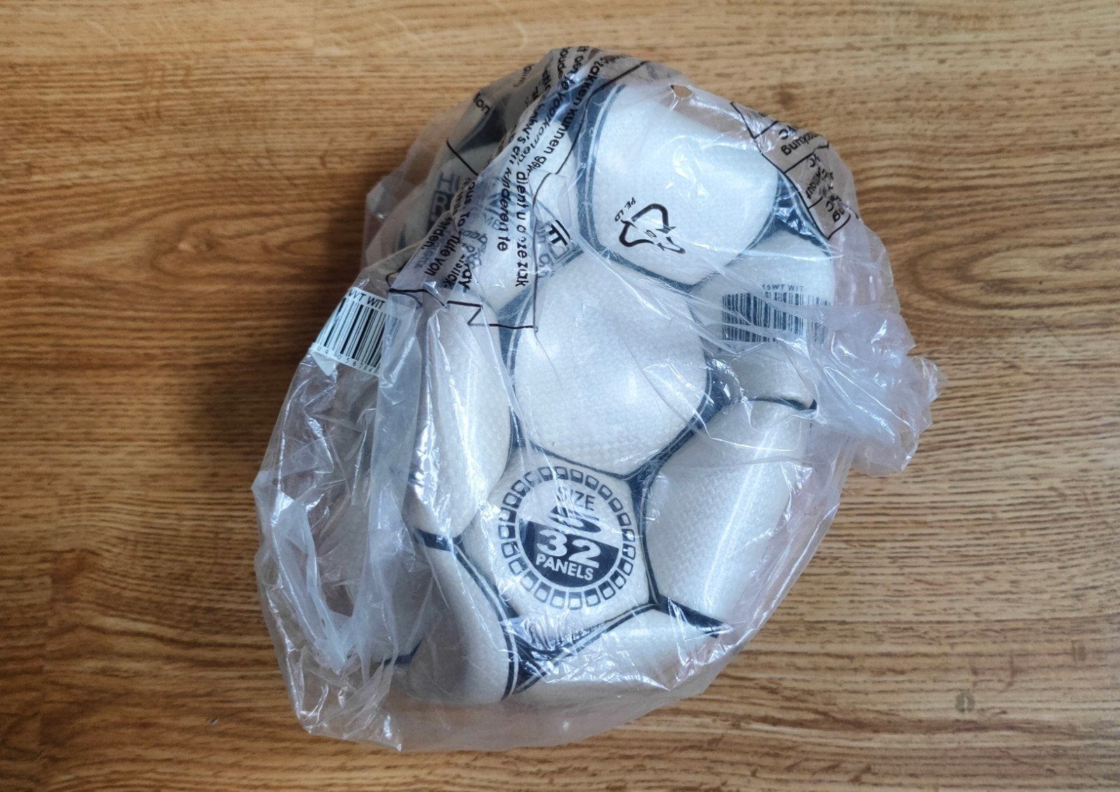Nieuwe wit glossy voetbal van Avento maat 5, Ophalen of Verzenden, Nieuw, Bal