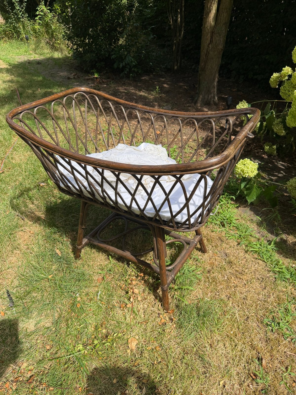 Vintage rotan wieg met standaard, Ophalen, Gebruikt, Wieg