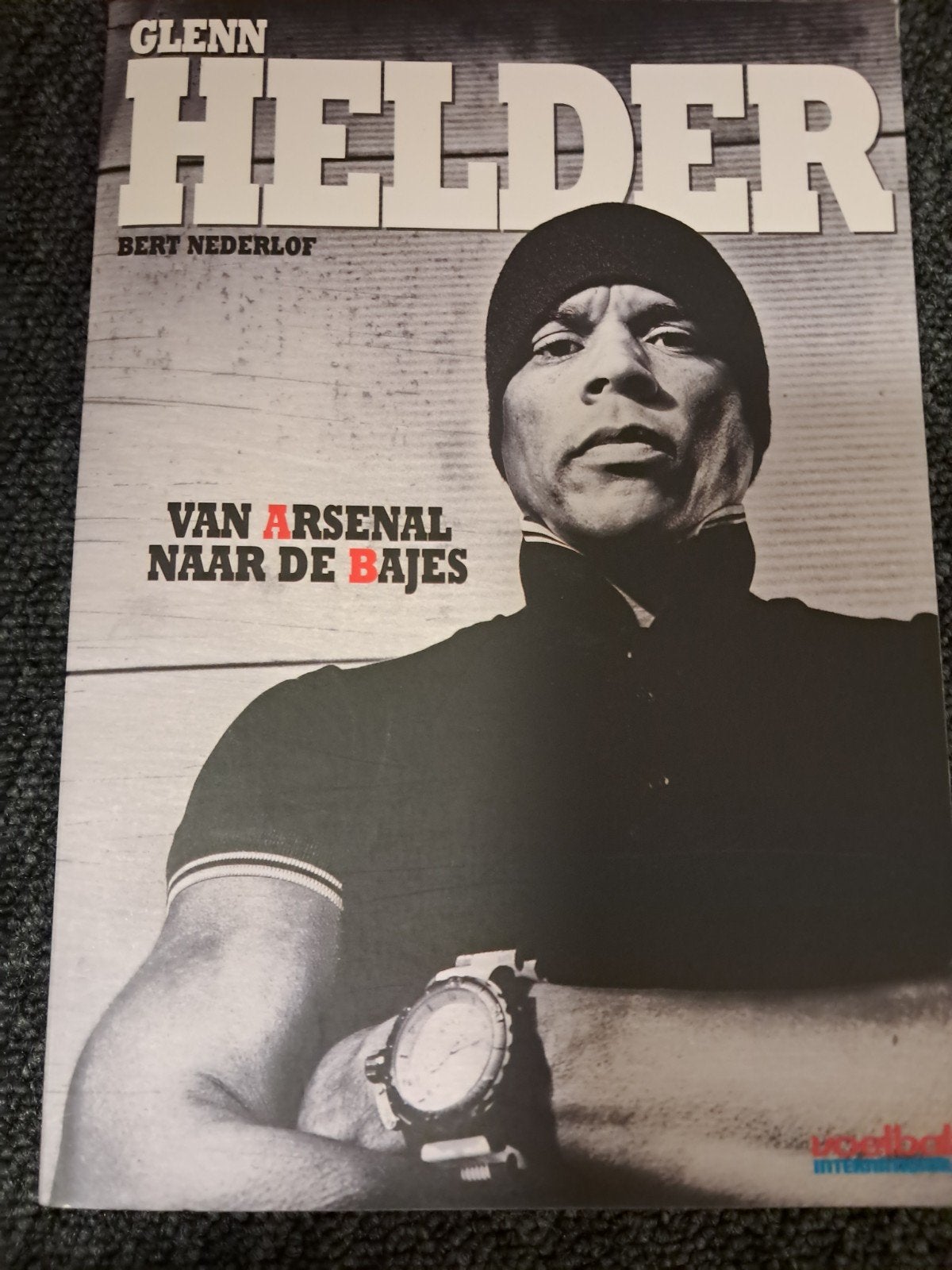 Boek: Glenn Helder - Van Arsenal naar de Bajès, Boeken, Ophalen of Verzenden, Gelezen, Bert Nederlof, Overige sporten