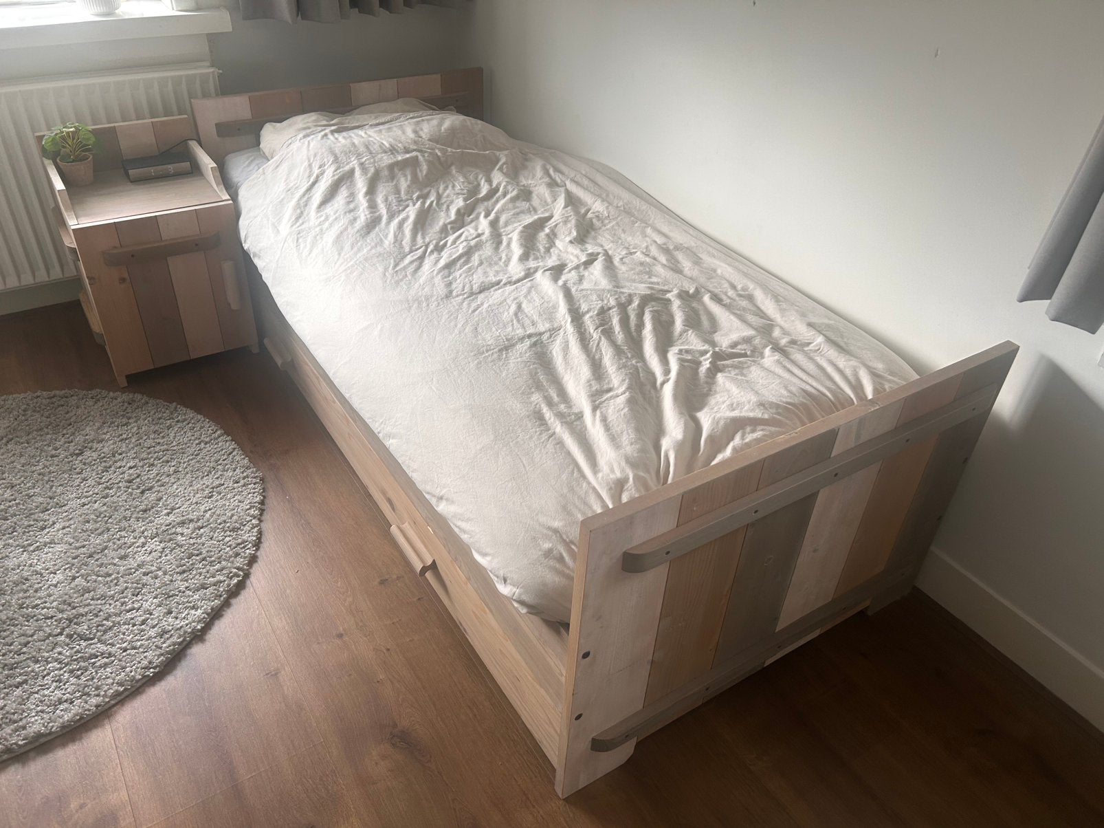 Stoer 1-persoonsbed met nachtkastje, Ophalen, Gebruikt, 90 cm, Eenpersoons