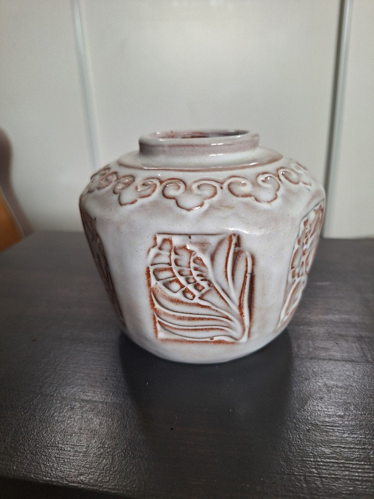 Vintage Mobach vaasje met reliëf decoratie U80, Ophalen of Verzenden