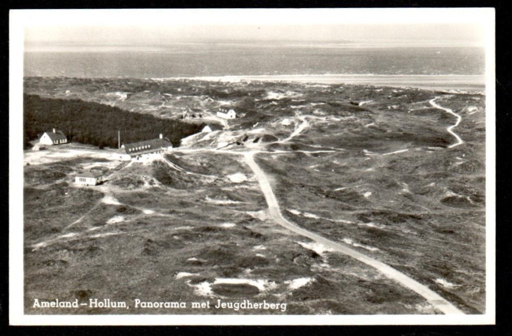 Oude ansicht - Ameland Hollum Panorama met Jeugdherberg.Frl., Ophalen of Verzenden, 1940 tot 1960, Gelopen, Friesland