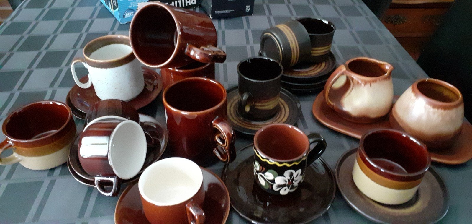 Bruine. Koffie Kopjes en suiker en melkkannetje setje bekers, Antiek en Kunst, Ophalen of Verzenden