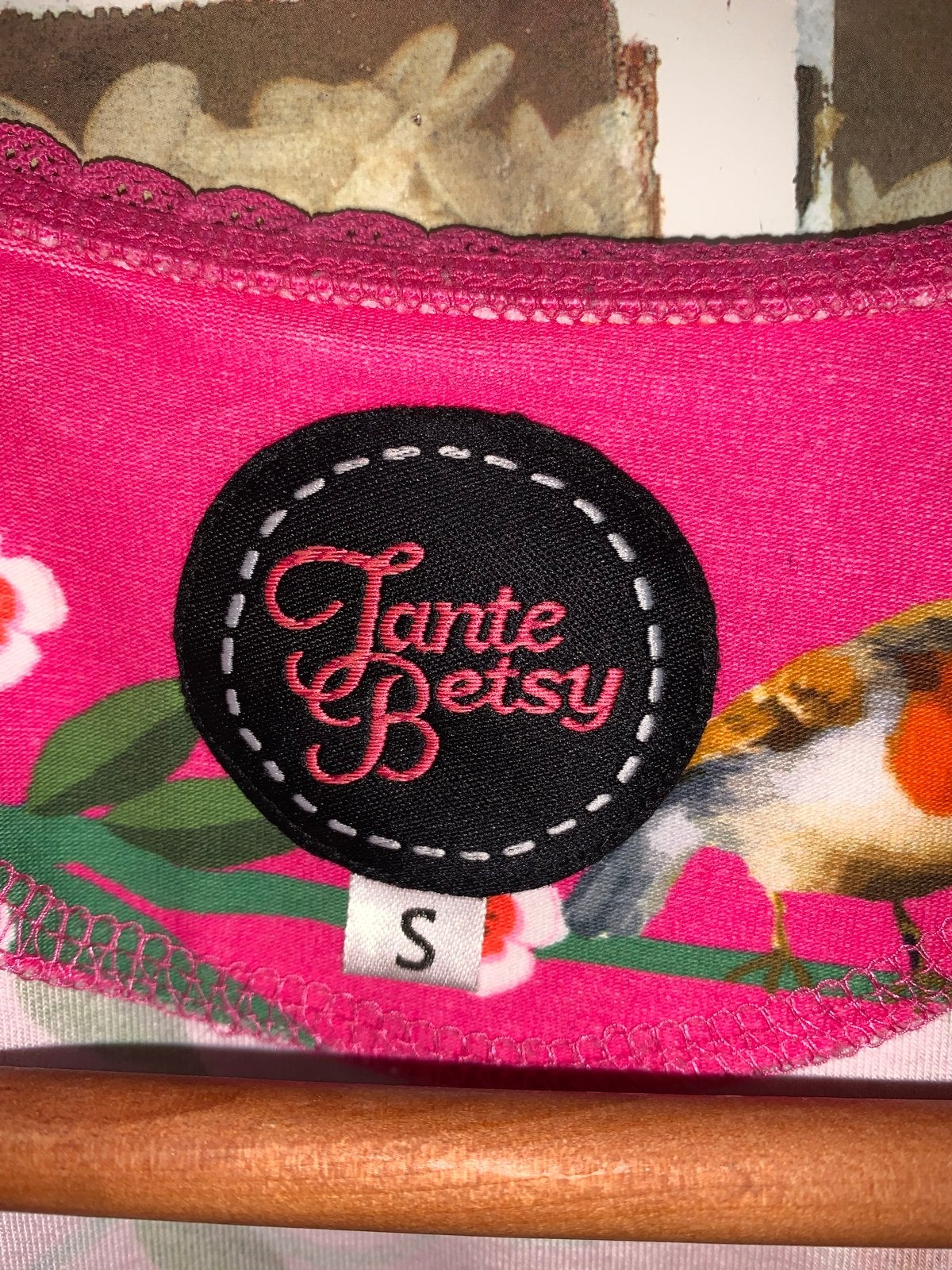 Tante Betsy jurk roze met bloemen en vogels maat S, Kleding | Dames, Ophalen of Verzenden, Zo goed als nieuw, Knielengte, Roze