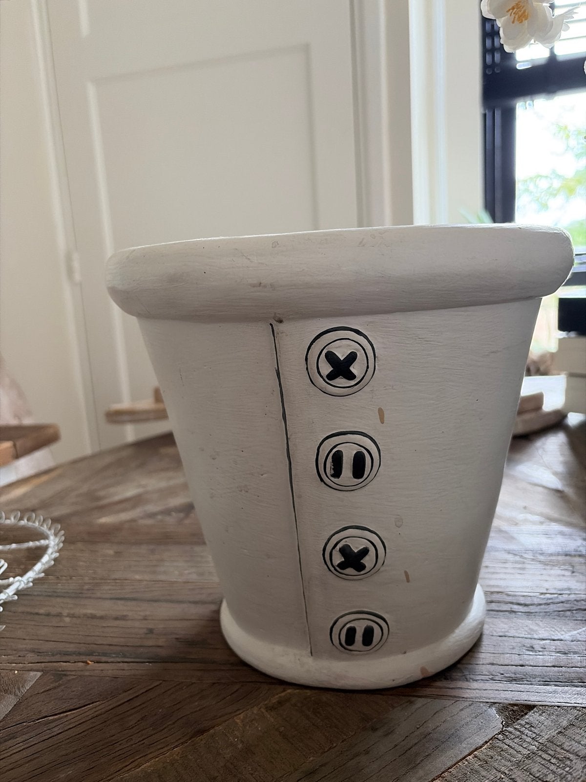 Rivièra Maison Bloempot met Knopen - Wit Aardewerk, Ophalen, Gebruikt, Rond, Binnen