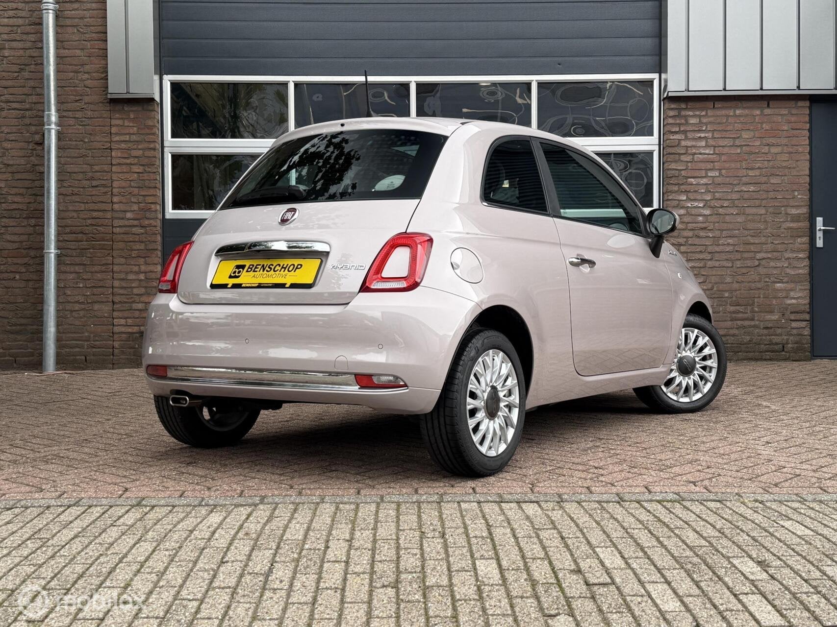 Fiat 500 1.0 Hybrid Dolcevita Panodak Navi Carplay PDC 16 in, Voorwielaandrijving, 4 stoelen, Leder en Stof, Wit