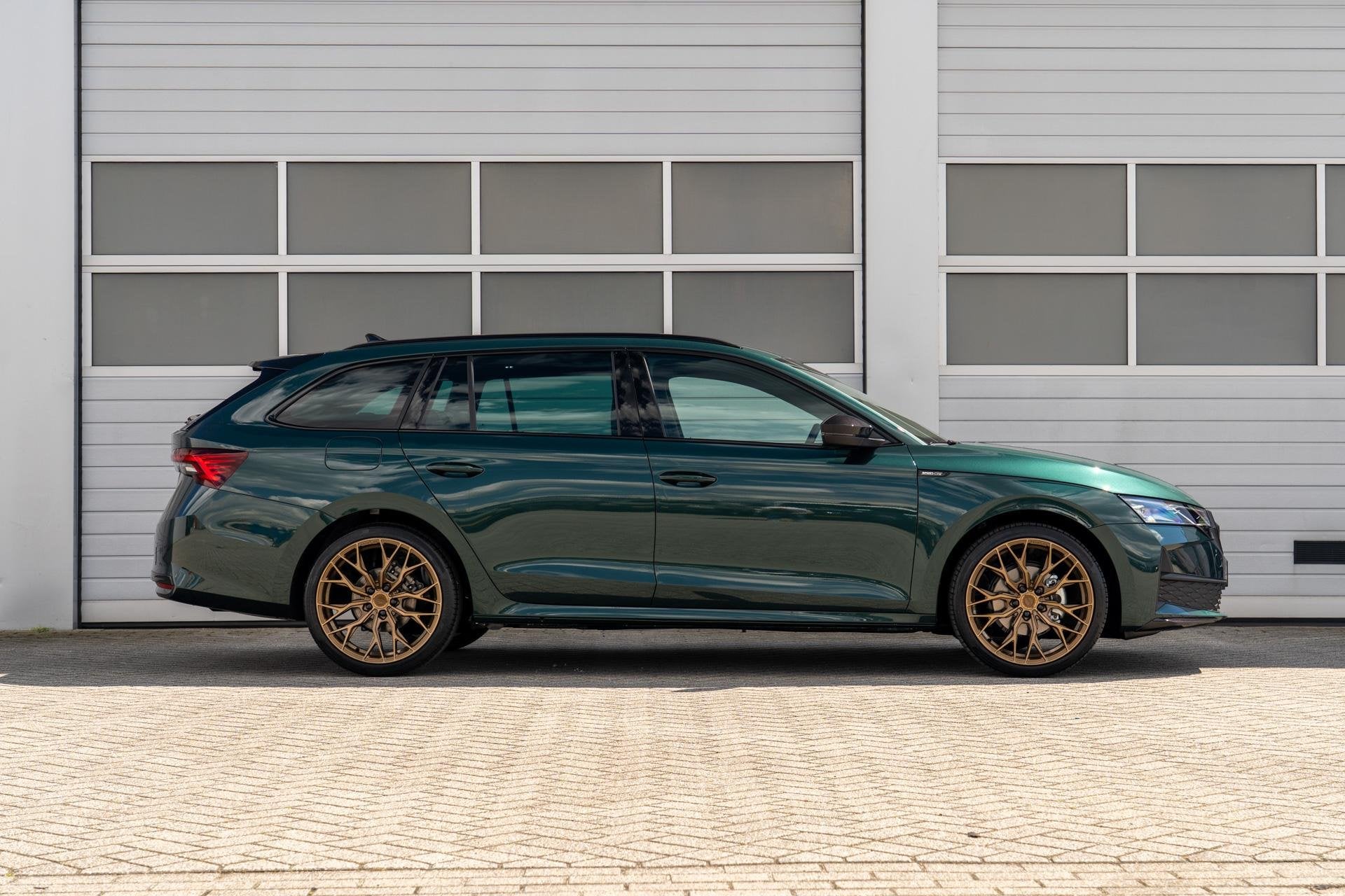 Skoda Octavia Combi 1.5 TSI 150pk DSG MHEV Sportline Busines, Auto's, 12 maanden, 1498 cc, 4 cilinders, Leder en Stof