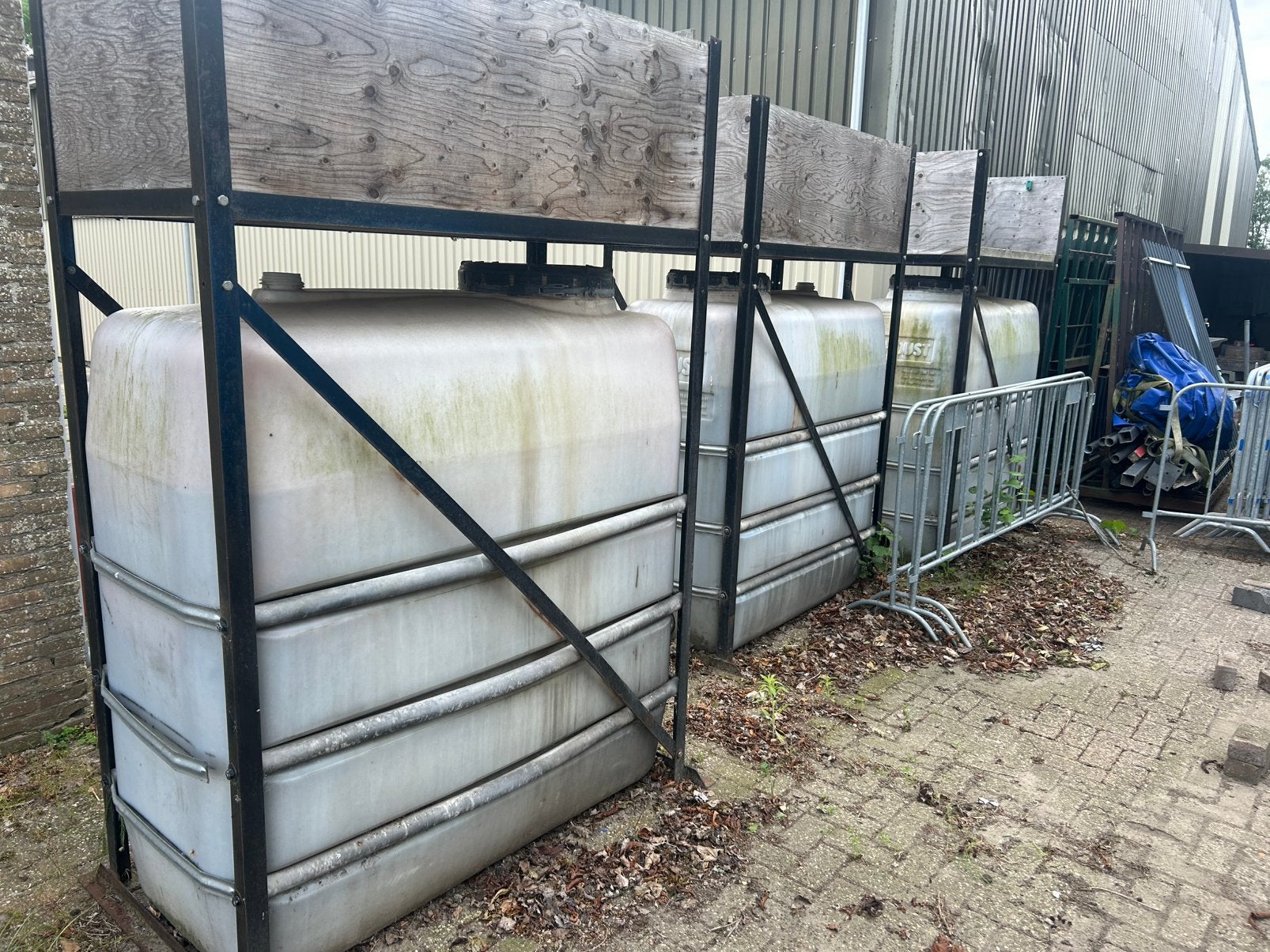 Watertank buffer vat 1500 liter in stalen frame (3 stuks), Ophalen of Verzenden, Gebruikt, Carnaval