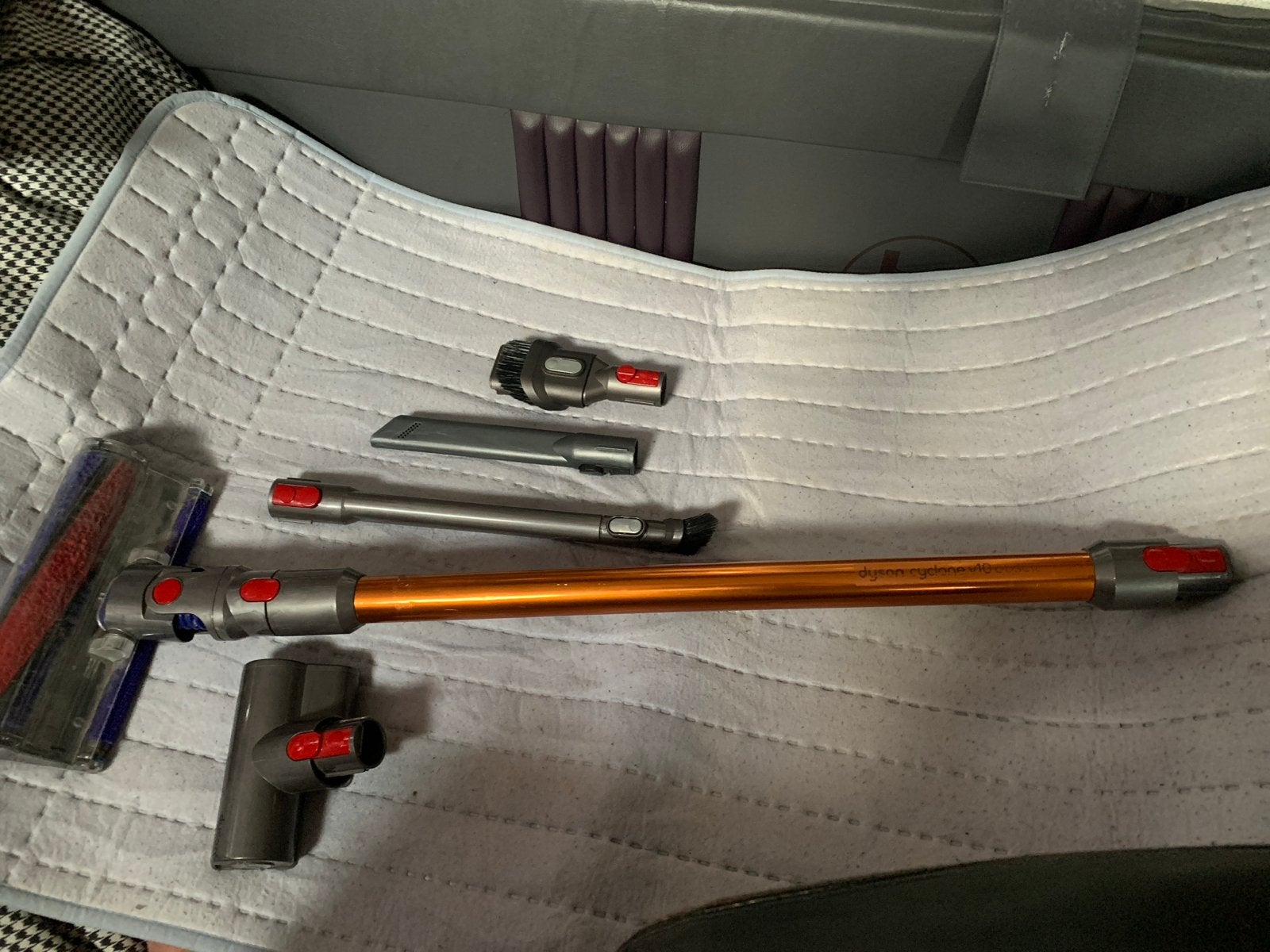 Dyson V8 Carbon Fibre Steelstofzuiger met accessoires6-ITEMS, Draadloos, Ophalen of Verzenden, Zo goed als nieuw, Dyson