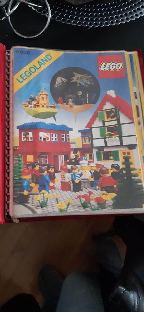 Map met LEGOland boekje, Ophalen of Verzenden, Gebruikt