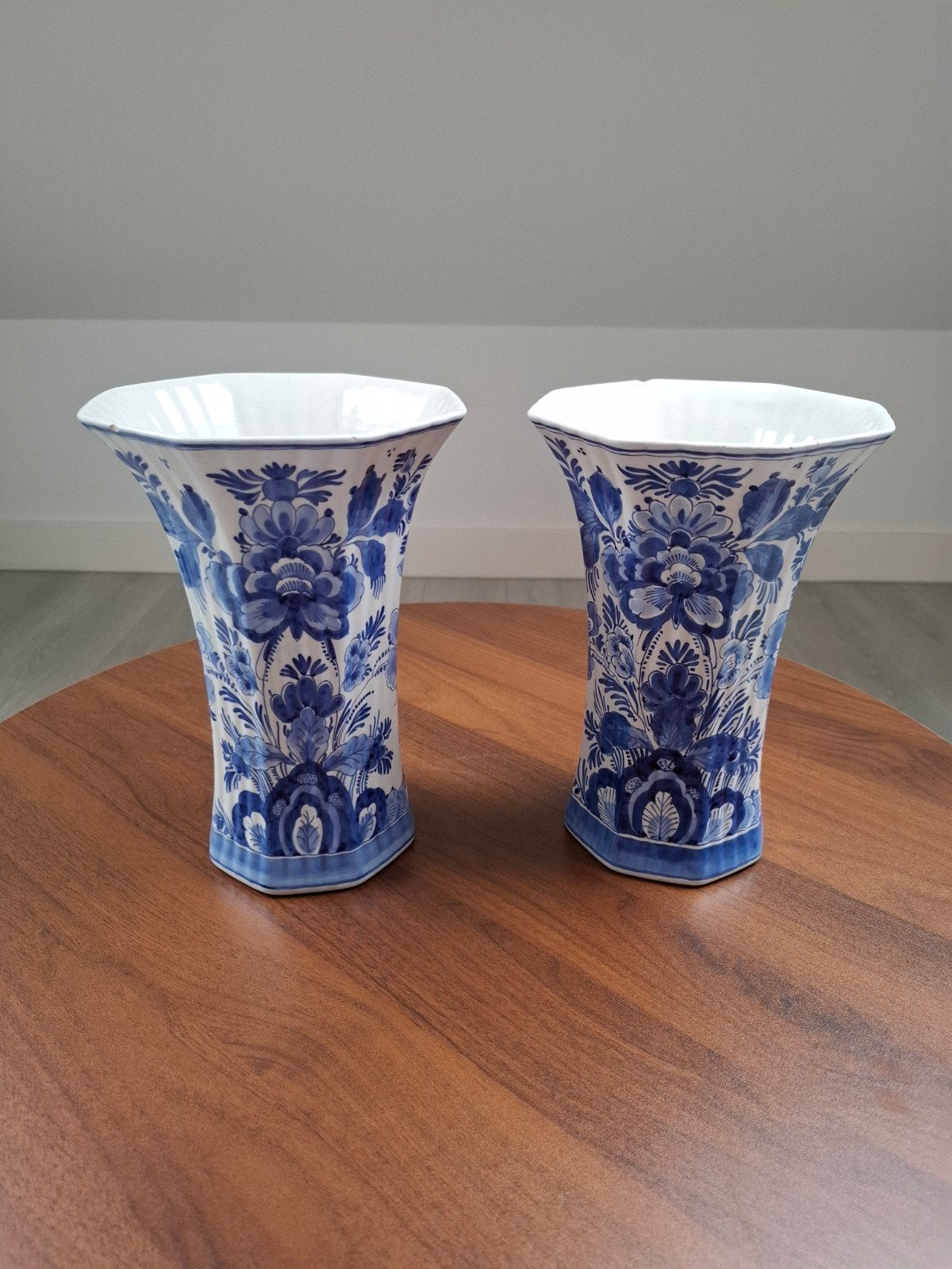 Twee Delfts blauwe Porceleyne Fles beker vazen, Ophalen of Verzenden