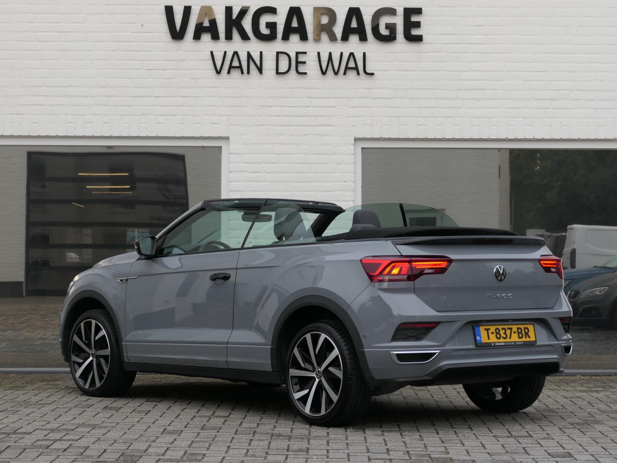 Volkswagen T-Roc Cabrio 1.5 TSI R-Line | Ruit-leder | BEATS, Auto's, 15 km/l, 4 cilinders, 4 stoelen, Leder