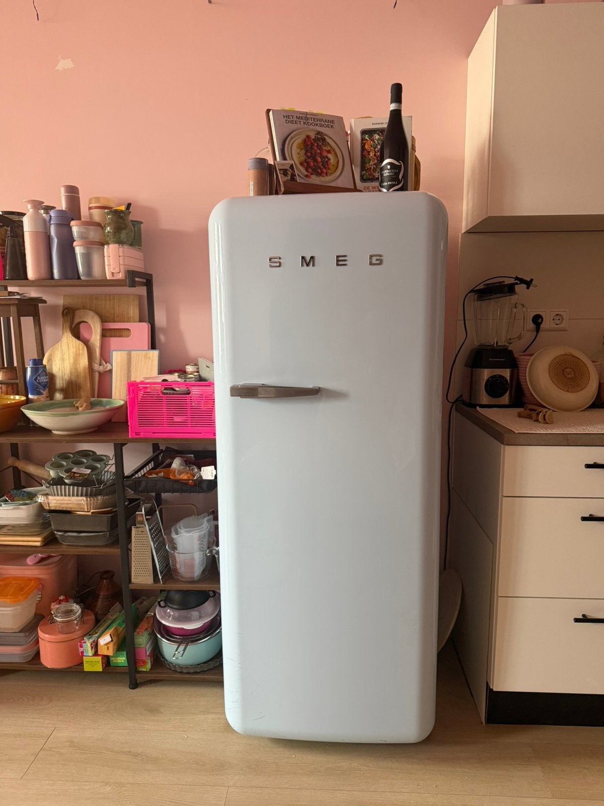 Pastelblauwe SMEG Koelkast met kleine vriescombinatie, Ophalen, Gebruikt, 200 liter of meer, 60 cm of meer