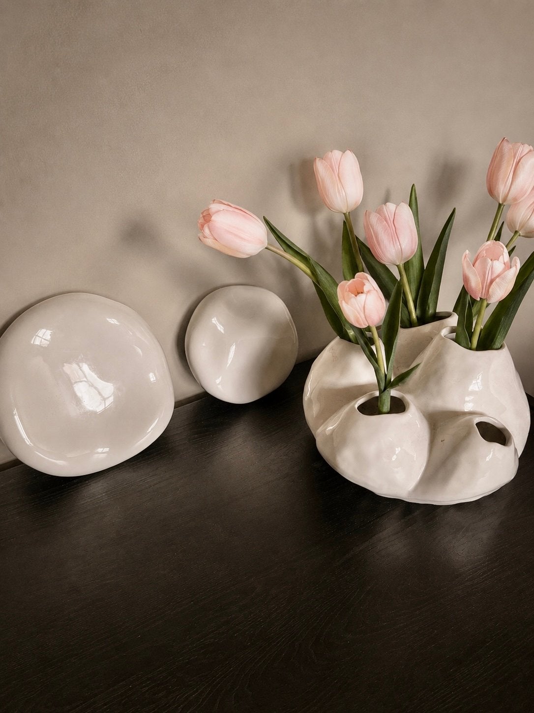 Unieke Tulpenvaas en Wanddecoratie/ wit glanzend aardewerk, Ophalen, Zo goed als nieuw, Overige kleuren