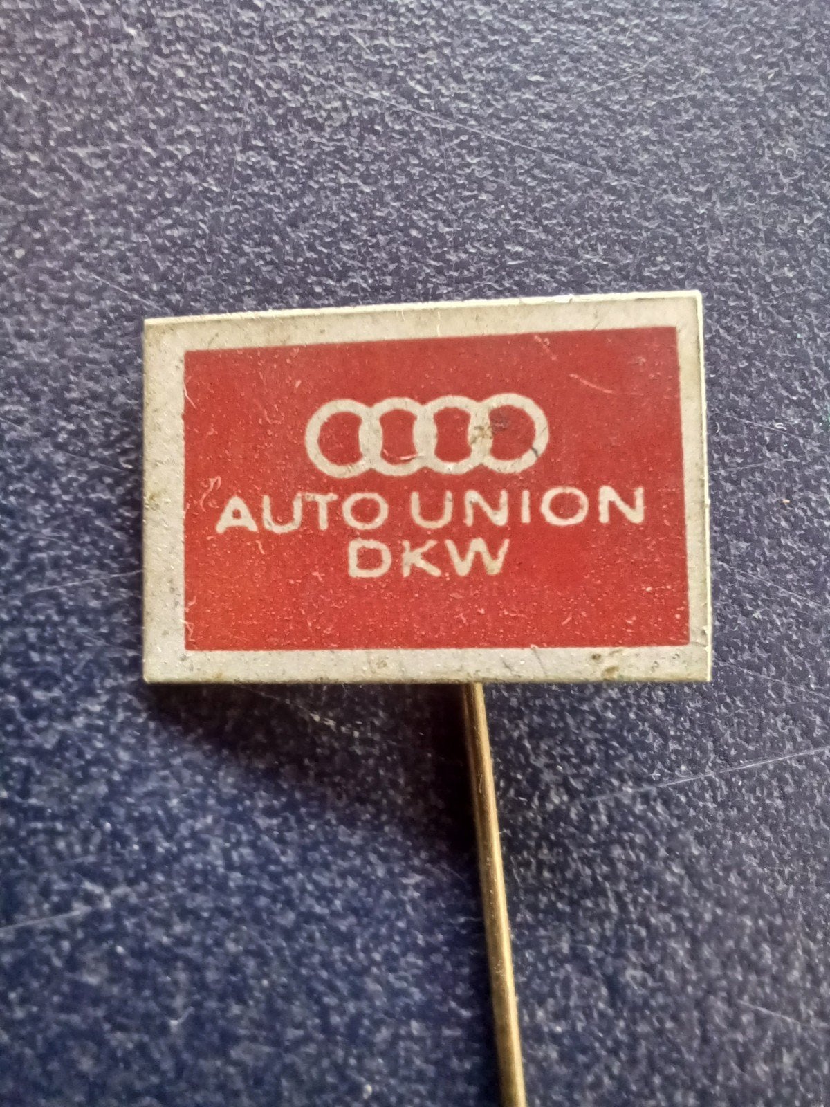 Speldje Auto Union DKW (rood), Verzamelen, Ophalen of Verzenden, Gebruikt, Overige onderwerpen, Speldje of Pin