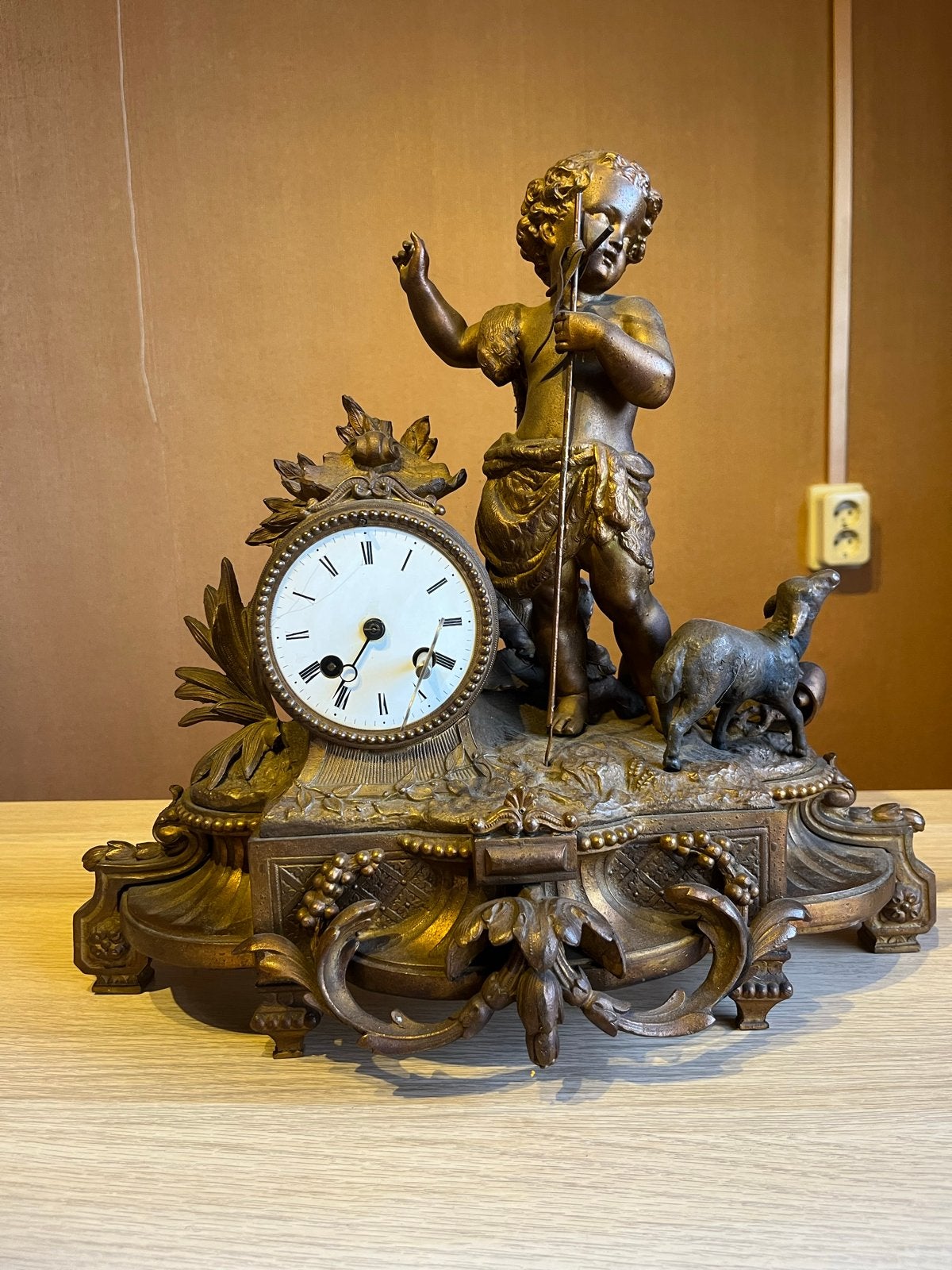 Antieke bronzen pendule met Cupido en schaap, Ophalen