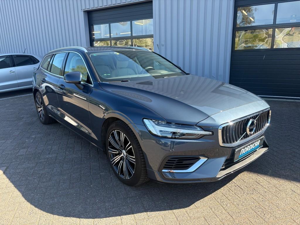 Volvo V60 2.0 T8 AWD Recharge Inscription Expression All-in, Gebruikt, Bluetooth, 4 cilinders, Blauw