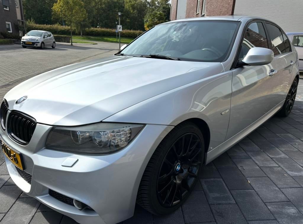 Nette BMW 3-Serie 2.0 I 318i E90 LCI 2012 M-pakket, Zwart, 4 cilinders, Handgeschakeld, 1335 kg