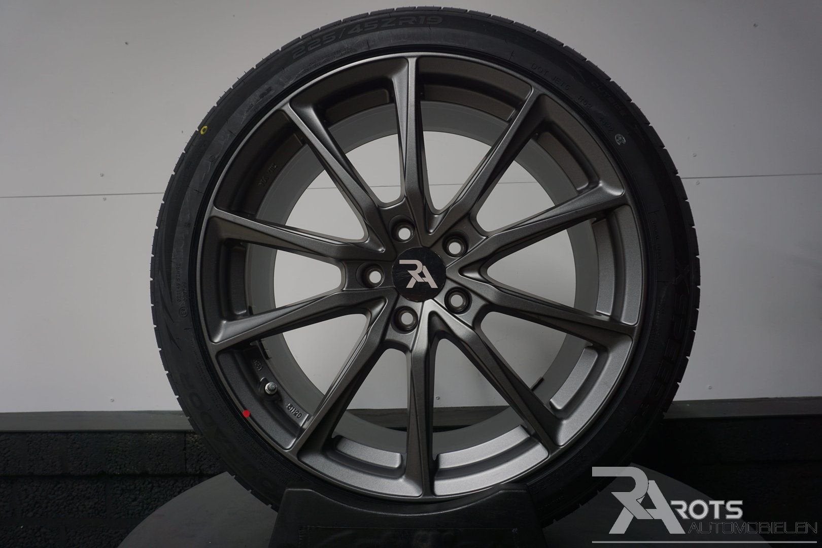 19 inch Renault Nissan Mazda 5x114.3 ET45 TPMS  MET NIEUWE B, 19 inch, -, -, Banden en Velgen