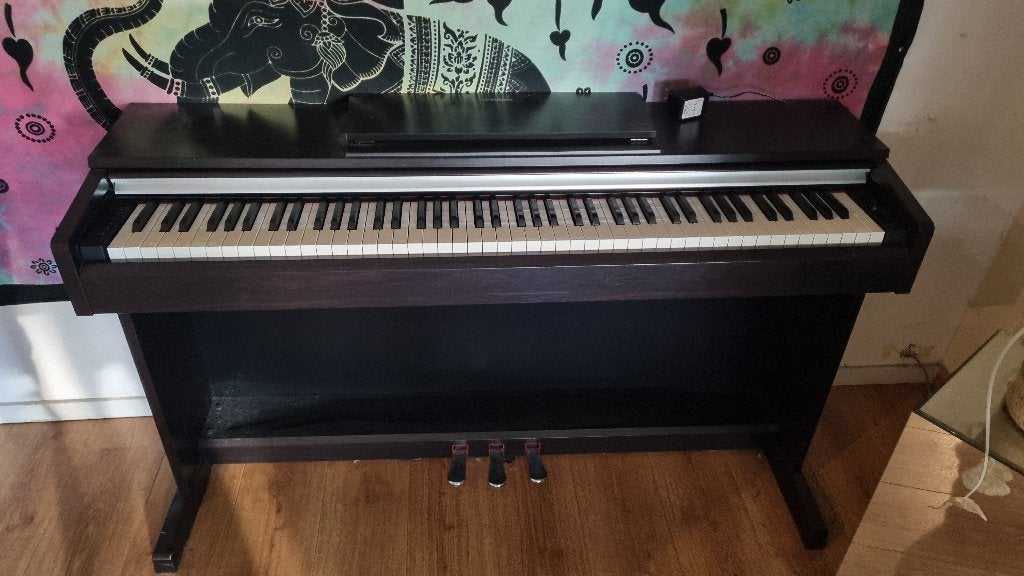 Foto 3 van Yamaha arius YPD142