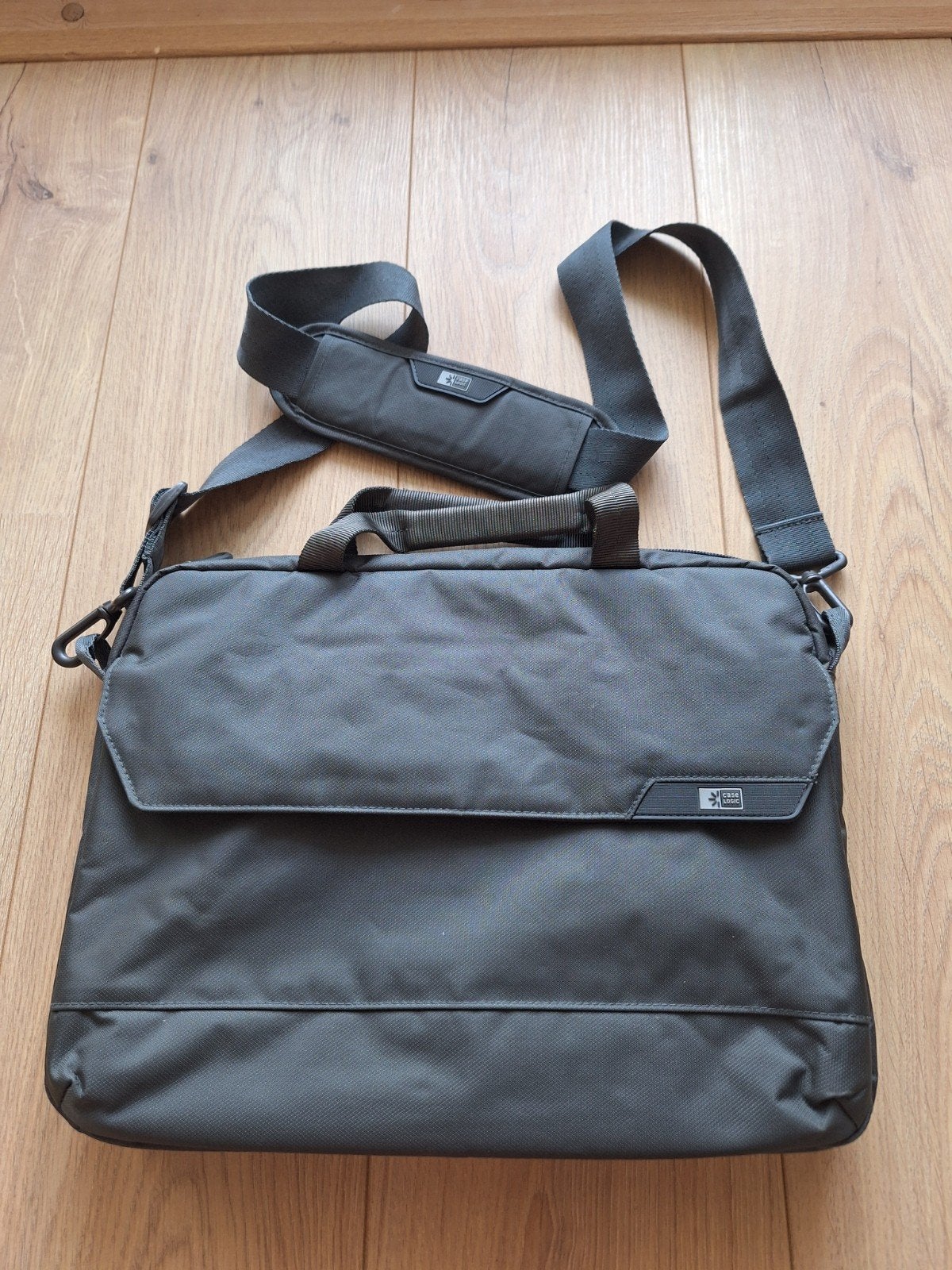 Laptoptas Case Logic, max 14 inch, donkergrijs, Ophalen, Gevoerd laptopvak, Grijs, Zo goed als nieuw