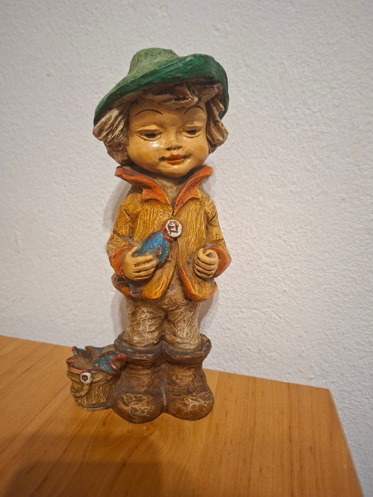 Vintage beeldje visser met vis, decoratie, Ophalen of Verzenden, Zo goed als nieuw, Mens