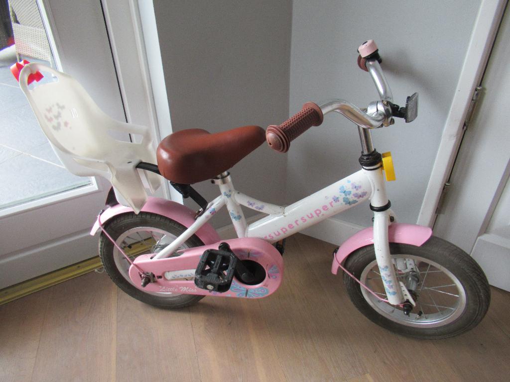 Meisje Little Miss roze fietsje 12 inch met poppenstoeltje, Ophalen, Terugtraprem, Gebruikt, Super Super Little Miss