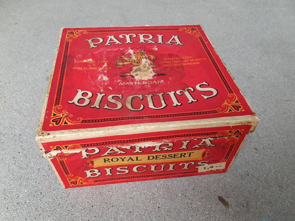 antiek PATRIA BISCUITS ROYAL DESSERT BLIK AMSTERDAM €25, Verzamelen, Ophalen of Verzenden, Gebruikt, Overige