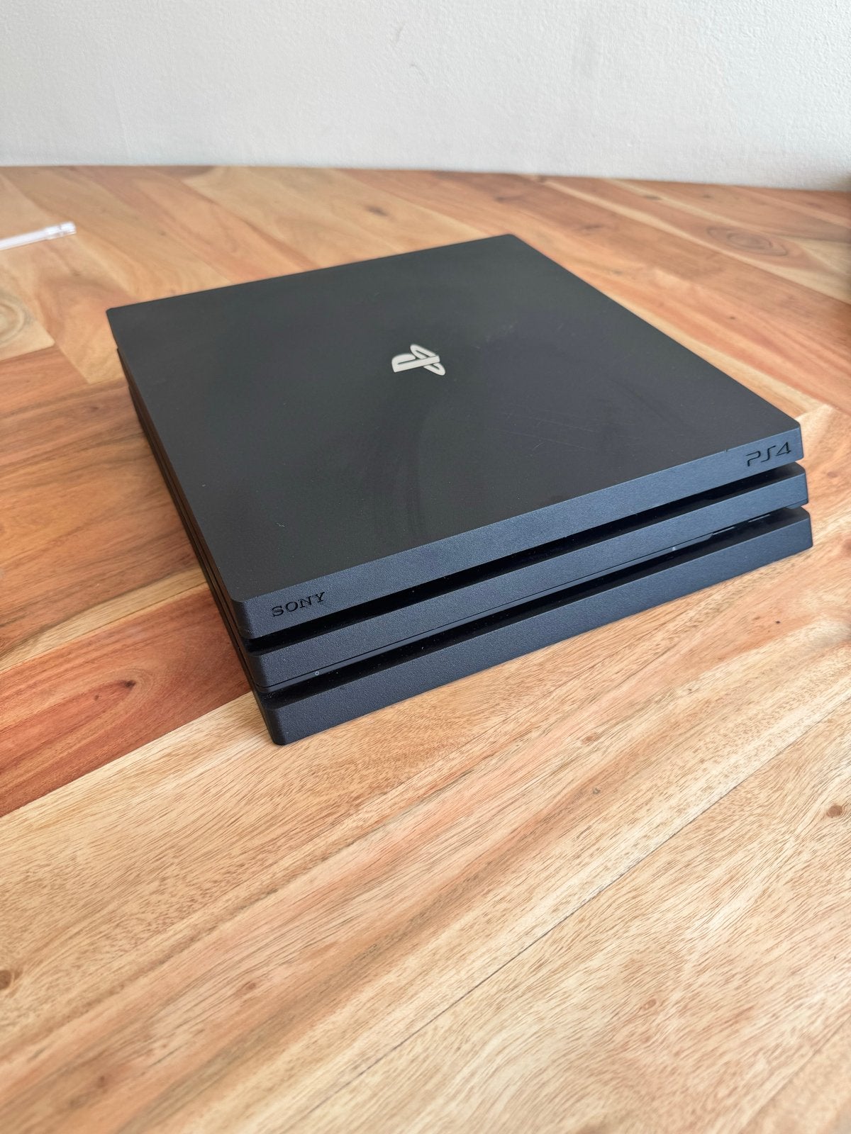 Defecte PS4 Pro - Lampje brandt, valt uit (met kabel), Spelcomputers en Games, Spelcomputers | Sony PlayStation 4, Niet werkend