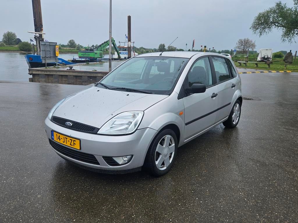 Ford Fiësta 4 deurs, Voorwielaandrijving, Zwart, 4 cilinders, 49 €/maand