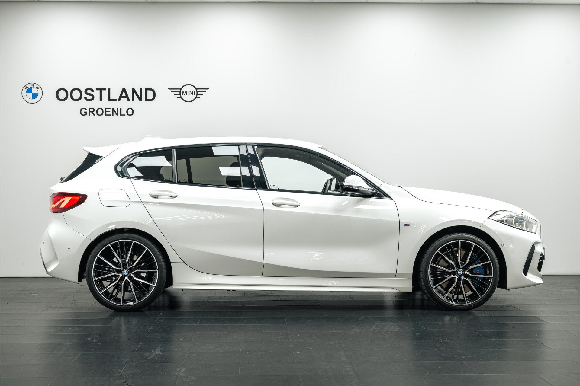 BMW 1 Serie 118i High Executive M Sport Automaat / Sportstoe, 12 maanden, 136 pk, Gebruikt, Wit
