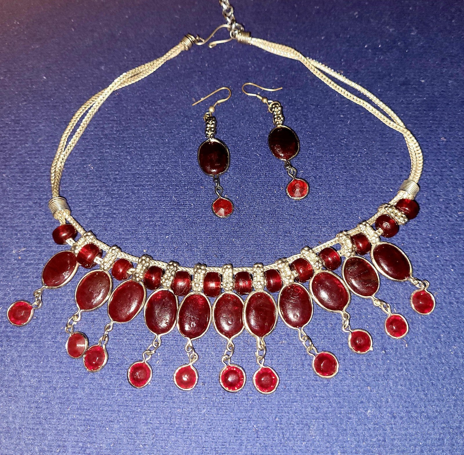 Mooie set Indiaas ethnisch collier + oorhangers, Verzenden, Zo goed als nieuw, Rood, Overige materialen
