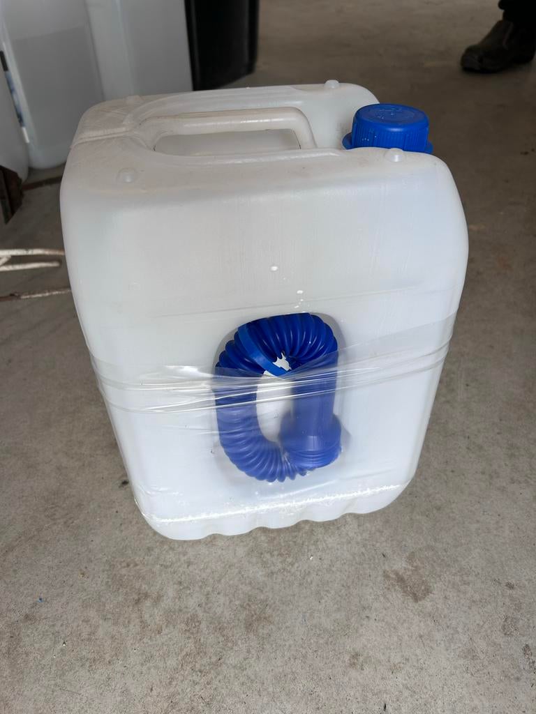 Jerrycan 10 liter met schenktuit, 10 stuks, Ophalen, Gebruikt