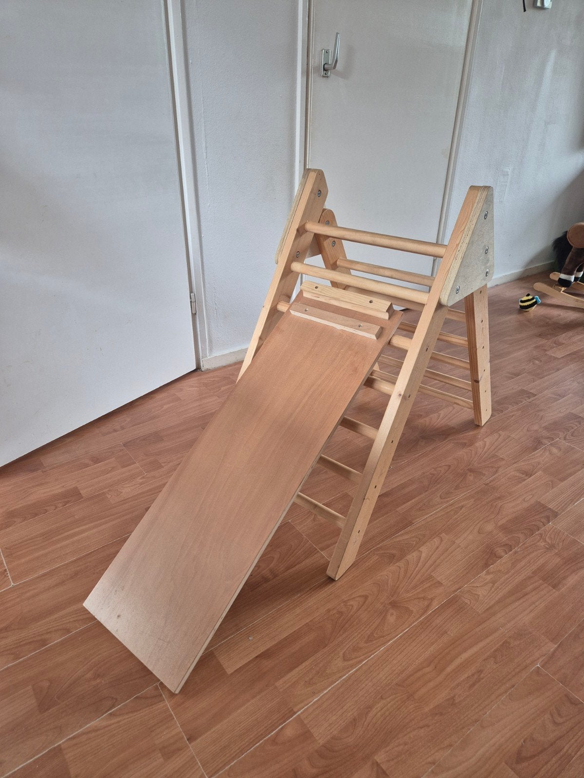 Houten klimrek met glijbaan en schommel/wip, Kinderen en Baby's, Ophalen, Gebruikt, Schommel