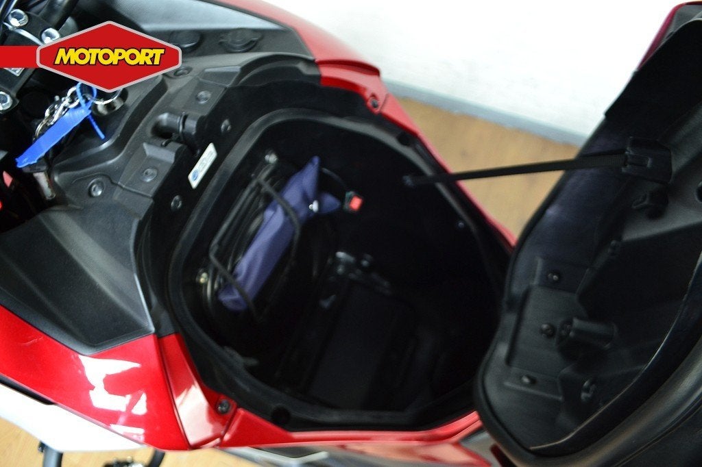 Honda NC 750 X DCT (bj 2016), Dorneveld 180-184
B-1731  Zellik, BE, Honda Motor Europe, Bedrijf, Toermotor