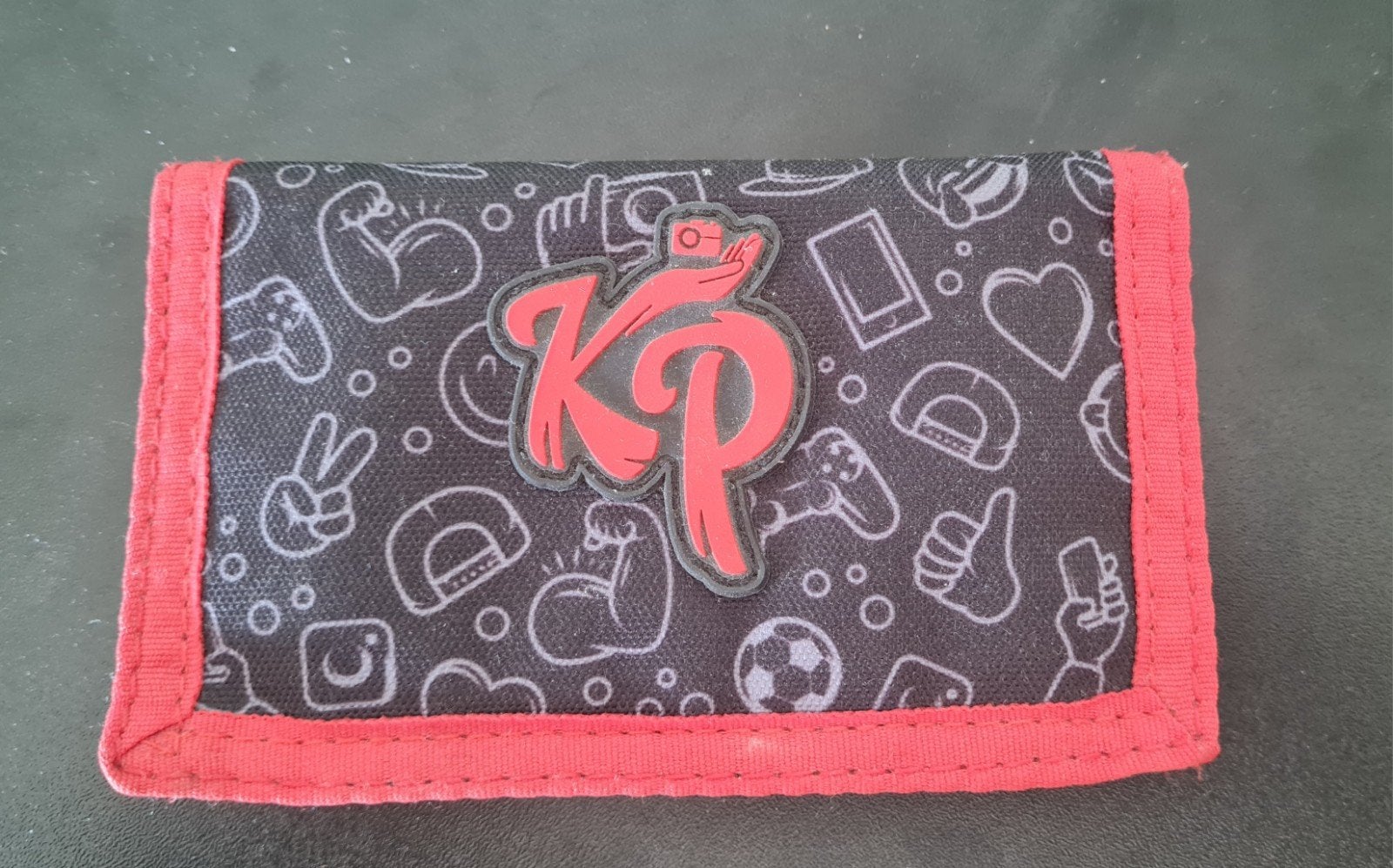 KP Portemonnee Zwart/Rood met Leuke Prints, Sieraden, Tassen en Uiterlijk, Ophalen of Verzenden, Zo goed als nieuw, Rood, Overige merken