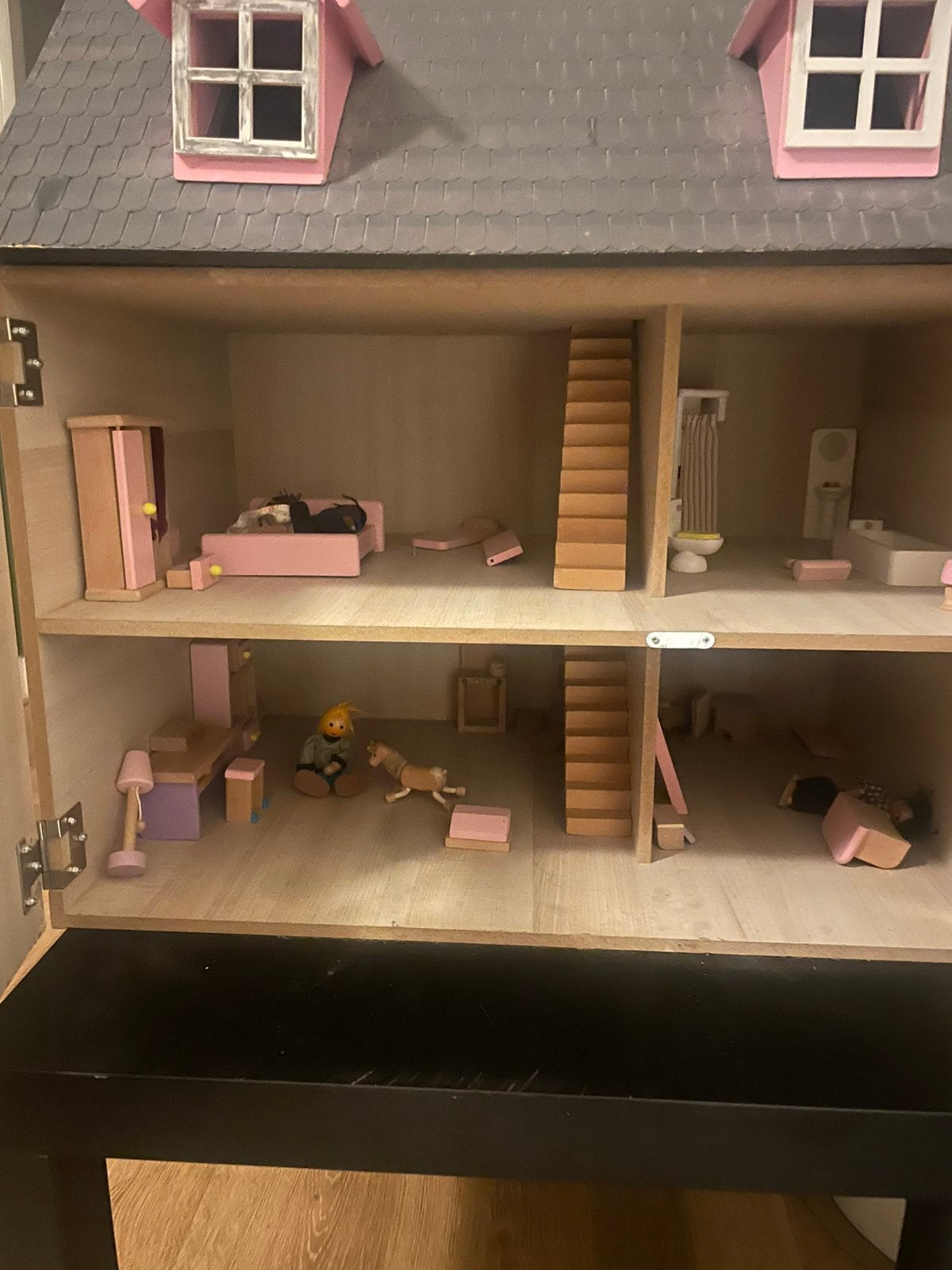 Wooden Dollhouse, Ophalen, Zo goed als nieuw, Poppenhuis