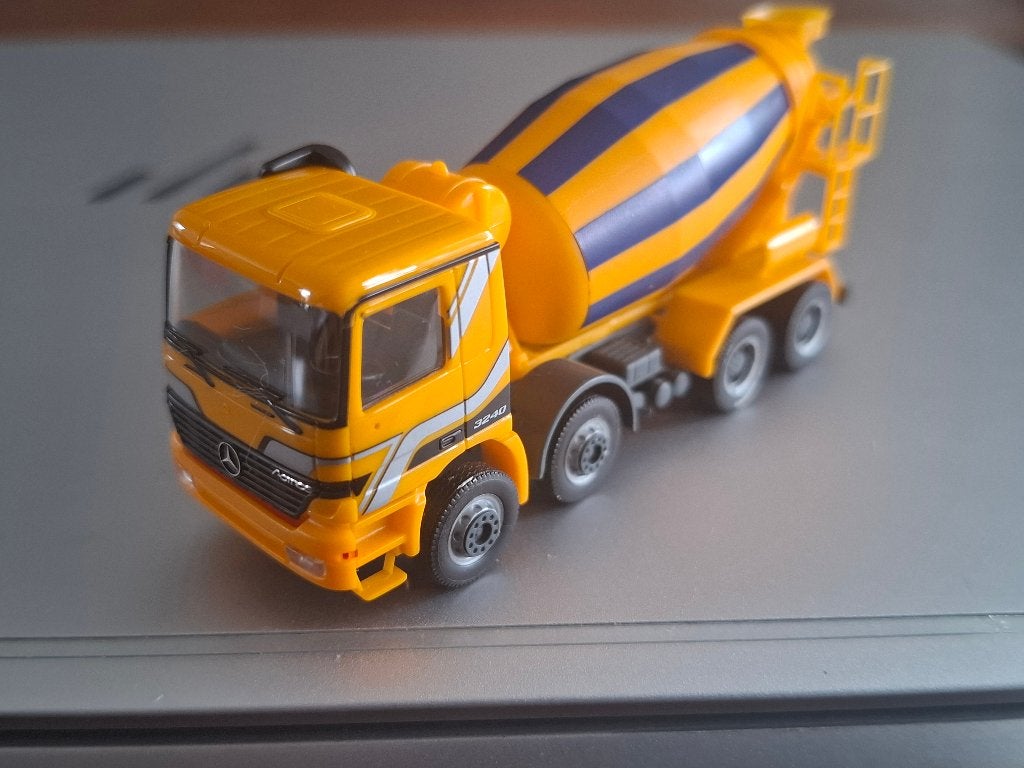 1:87 Mercedes Actros 3240 betonmixer betonauto Herpa € 12,50, Verzenden, Zo goed als nieuw, Bus of Vrachtwagen, Herpa