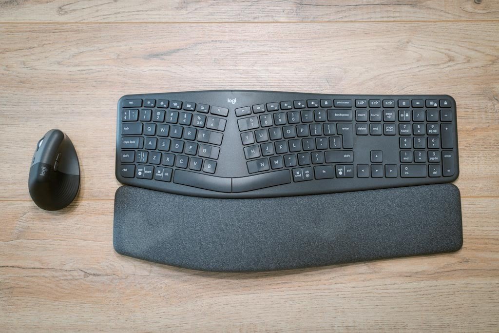 Logitech Ergo K860 ergonomisch toetsenbord, Logitech, Multi-device, Ophalen of Verzenden, Zo goed als nieuw