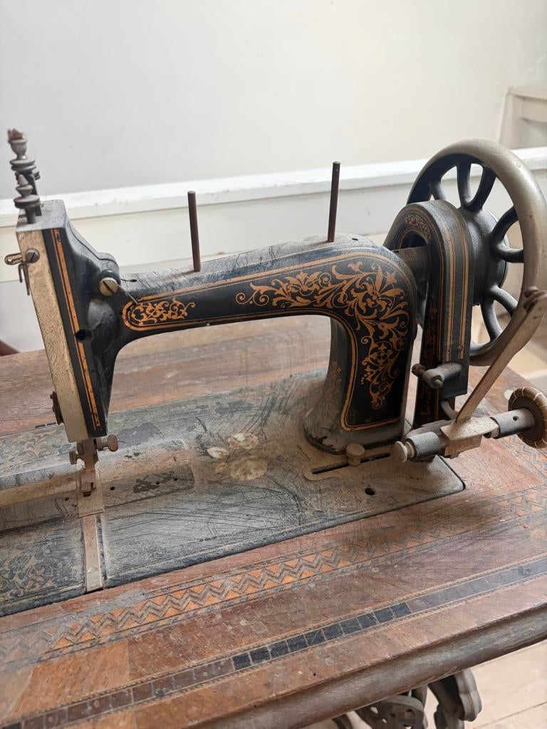 Antieke Naaimachine met Houten Tafel - Decoratief, Ophalen