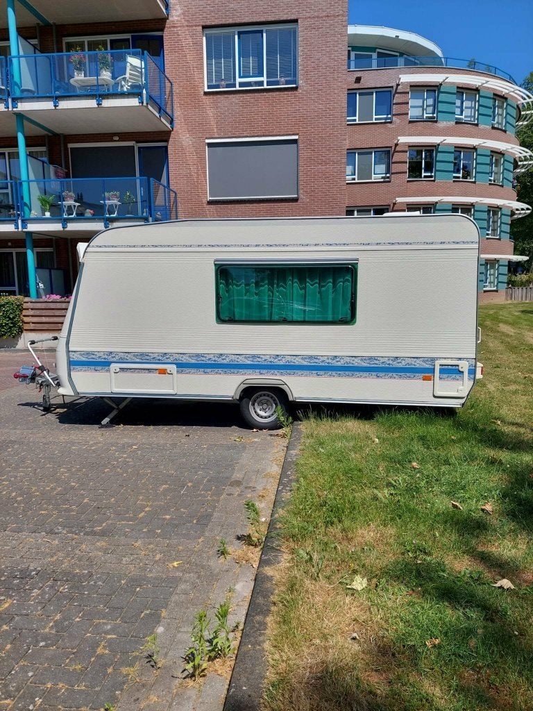 ADRIA UNICA 430PH 2001, Schokbreker, Treinzit, 750 - 1000 kg, Particulier