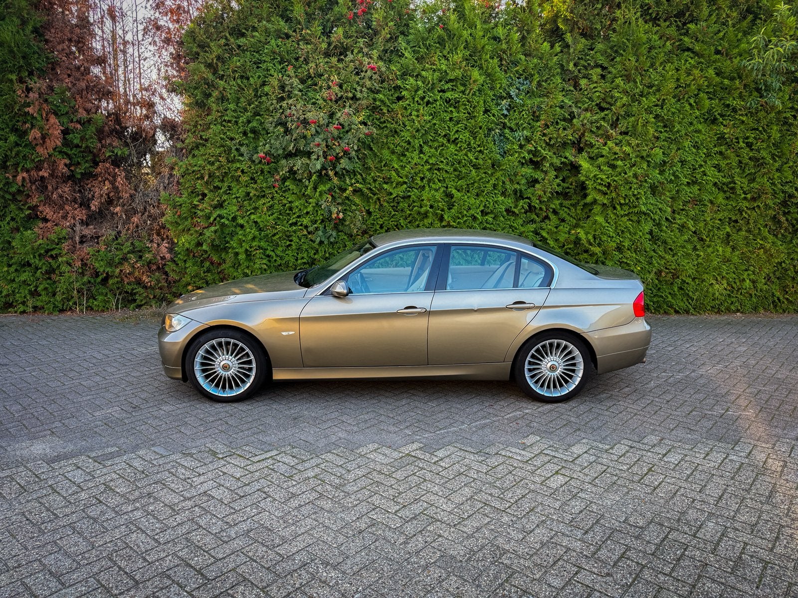 Unieke BMW 325i 3-Serie AUT 18 inch 2.5 I 325 2006 Bruin, Auto's, Automaat, 745 kg, 2497 cc, Bruin