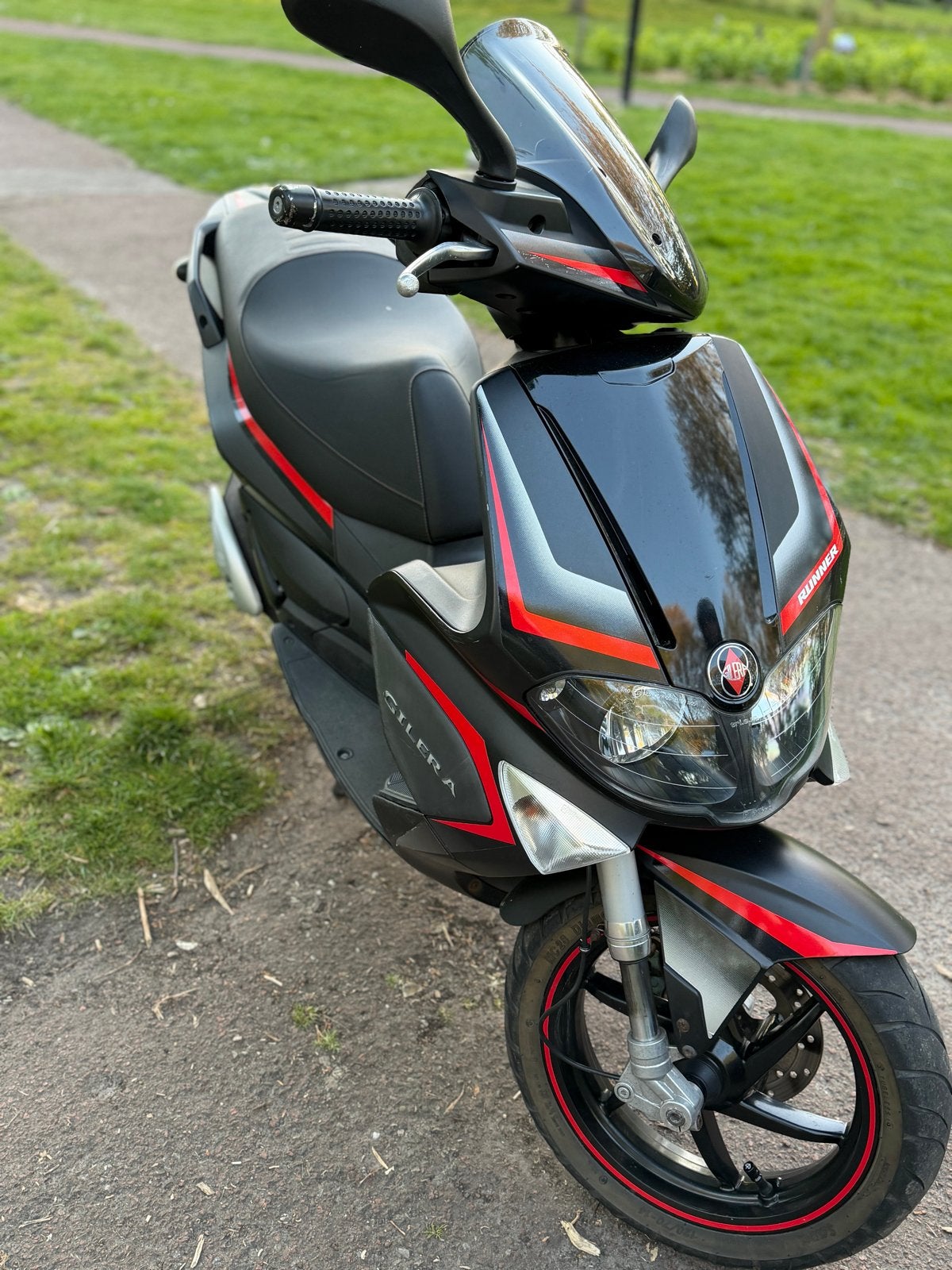 Gilera Runner Scooter - Zwart/Rood, Goede Staat, Fietsen en Brommers, Ophalen of Verzenden, Gebruikt, Benzine