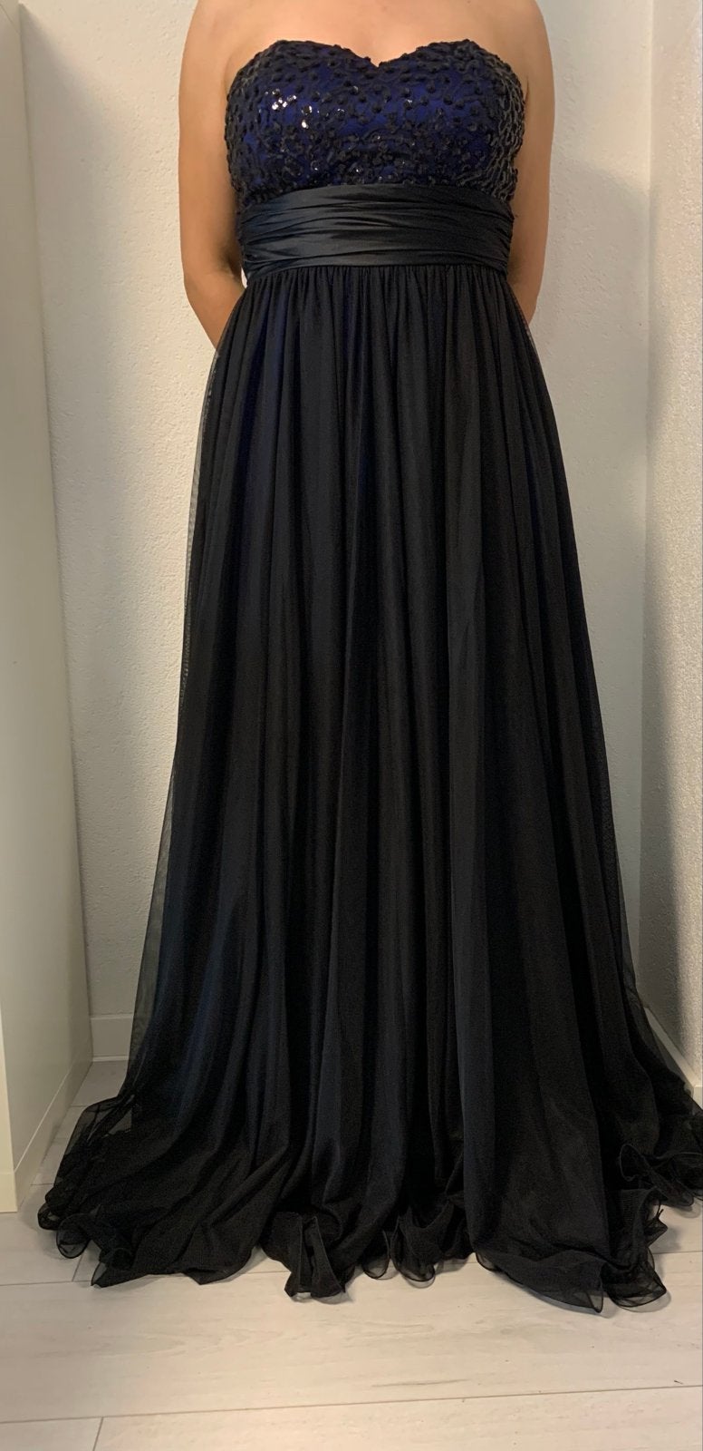 Mooie strapless avondjurk zwart/blauw met tule onderkant, Maat 38/40 (M), Galajurk, Meerkleurig, Ophalen of Verzenden