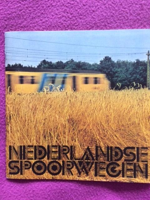 boekje over de Nederlandse spoorwegen, Verzamelen, Spoorwegen en Tramwegen, Ophalen of Verzenden, Gebruikt, Trein, Boek of Tijdschrift