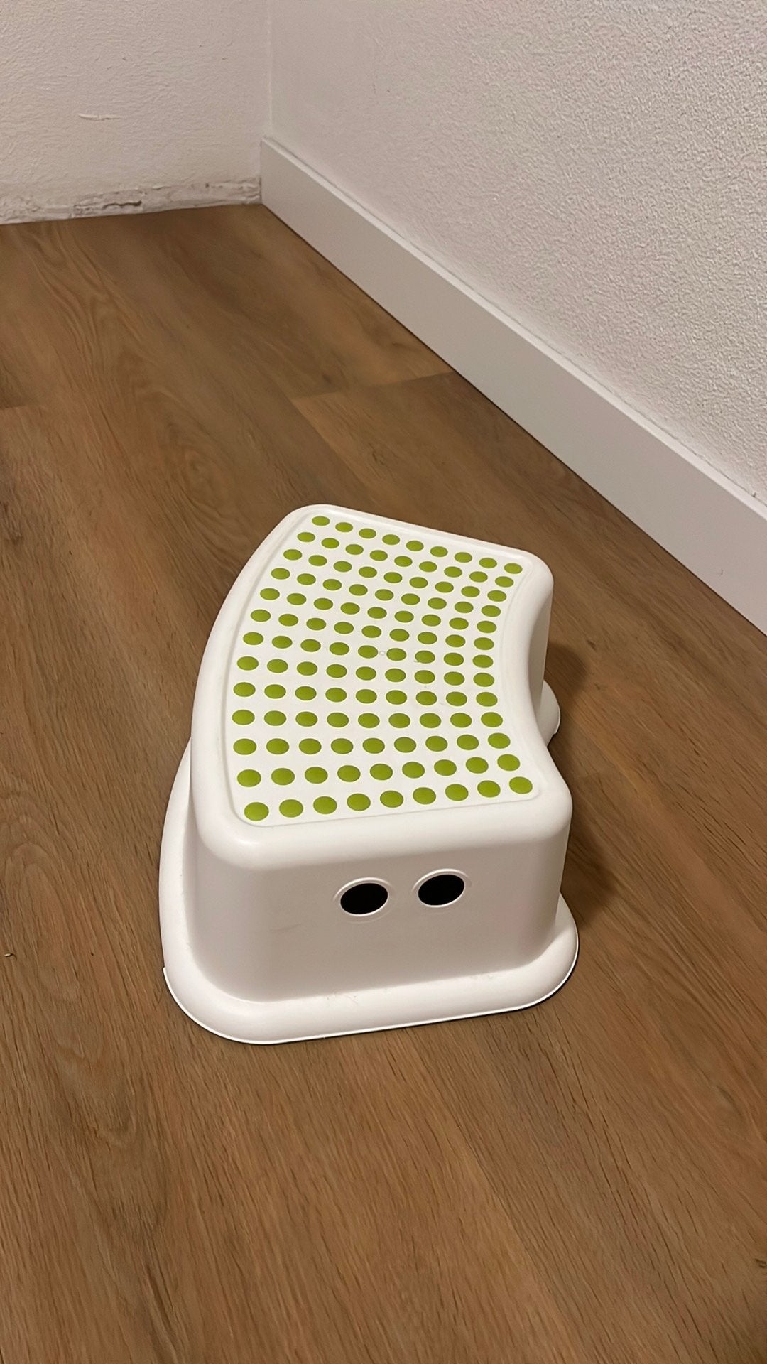 Ikea opstapje wit/groen zo goed als nieuw, Huis en Inrichting, Krukjes, Ophalen, Zo goed als nieuw, Kunststof